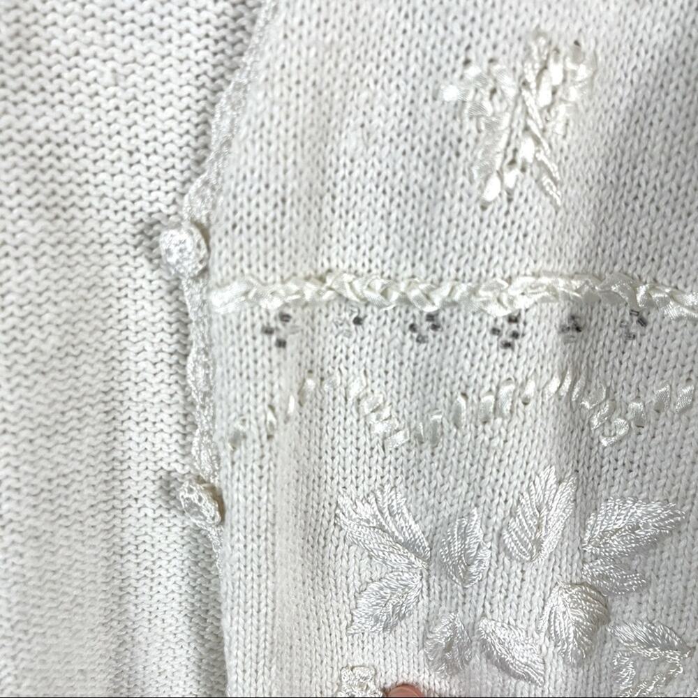 Vintage 90s Floral Embroidered Cardigan Sweater Medium White Boho Cottage Granny - Picture 6 of 12